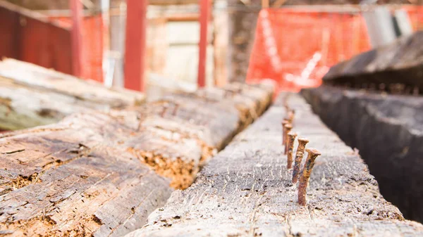 Viejos Clavos Oxidados Vigas Madera Sitio Construcción — Foto de Stock