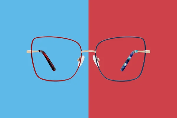Farbe Goldene Brille Isoliert Auf Rotem Und Blauem Hintergrund Ideale — Stockfoto