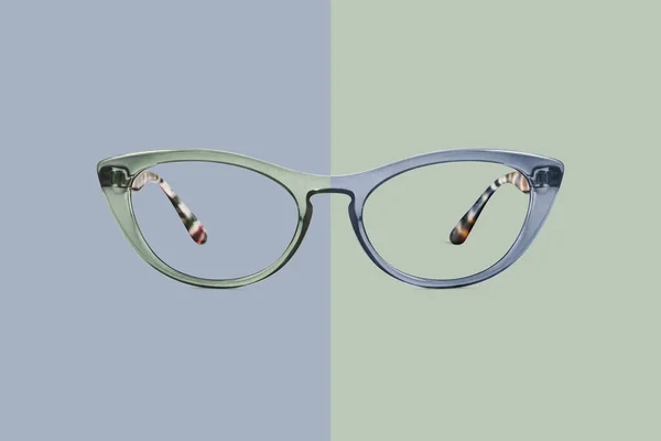 Arkaplanda Izole Edilmiş Yeşil Mavi Gözlükler Görüntü Veya Reklam Işareti — Stok fotoğraf