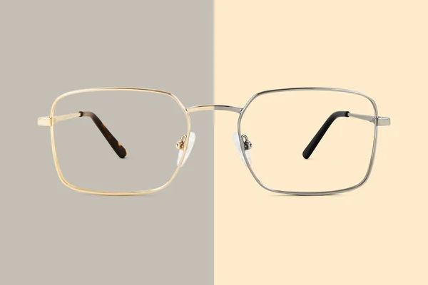 Stříbrné Zlaté Kovové Oční Brýle Izolované Béžovém Šedém Pozadí Ideální — Stock fotografie