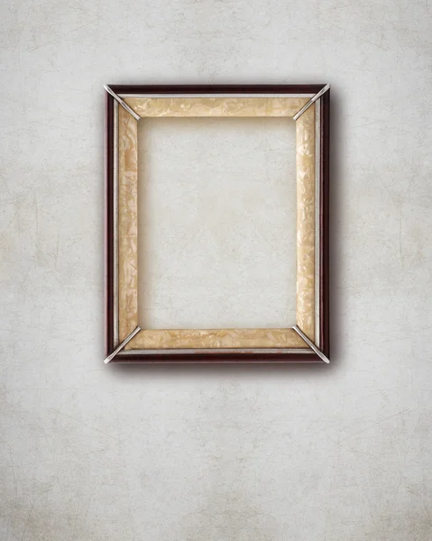 Oude foto frame hout geïsoleerd op muur effect achtergrond — Stockfoto