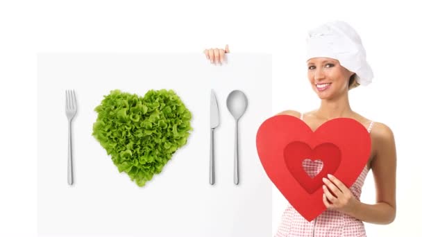 Chef mujer mostrando signo con forma de corazón — Vídeo de stock