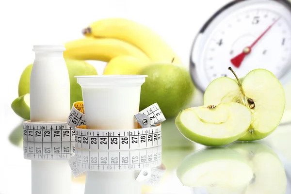 Dieet eten yoghurt vruchten Apple meter schalen — Stockfoto