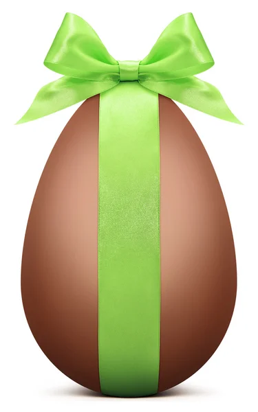 Velikonoční čokoládové vajíčko s zelenou stuhou luk — Stock fotografie