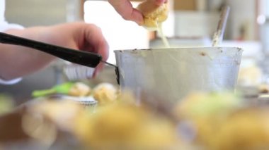 Eller pasta börekler buzlu yüz