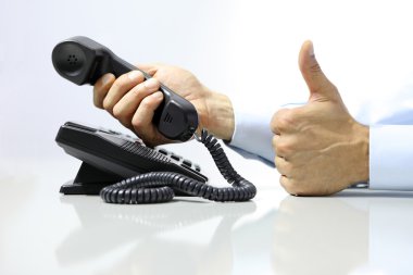 El gibi ofis telefon üstünde okul sırası ile