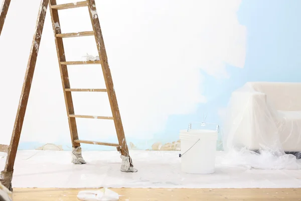 Painter house concept, wooden ladder, bucket, and white wall — Stock Image Painter house concept, wooden ladder, bucket, and white wall Stock Photo