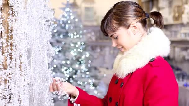 Natal mulher compras decoração — Vídeo de Stock