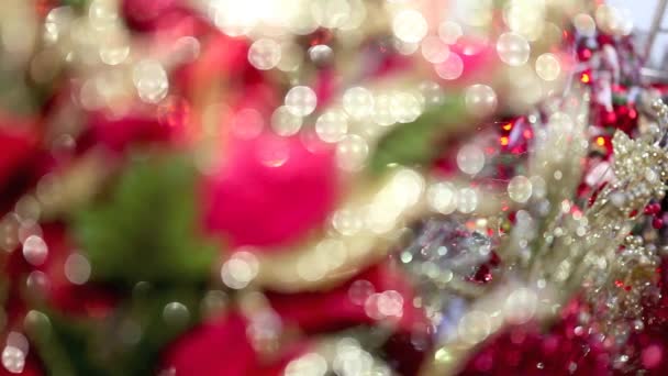 Mujer de compras decoraciones de Navidad en la tienda de mercado — Vídeos de Stock