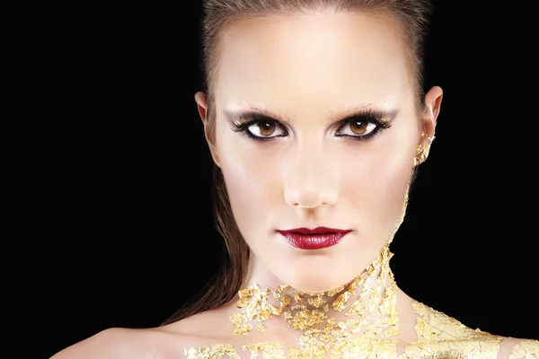 Glamour maquillaje modelo retrato, pintura de cuerpo dorado — Foto de Stock
