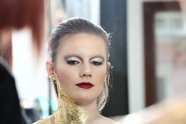 Glamour fashion makeup model portrait, gilded body paint — Stock Photo, Image