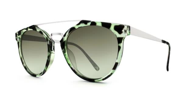 Varias gafas de sol de moda aisladas sobre fondo blanco — Vídeo de stock