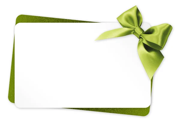 Cadeaubon met groene lint strik geïsoleerd op witte achtergrond — Stockfoto