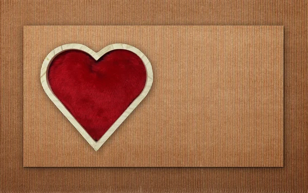 Corazón rojo de madera en forma de cartón — Foto de Stock