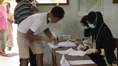 Oy verme süreci, virüsün bulaşmasını önlemek için sağlık protokolü, virüsün bulaşmasını önlemek için sağlık protokolü uygulanacak. Ponorogo, Doğu Java, Endonezya 90-12-2020