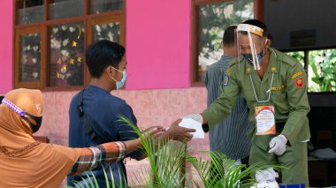Oy verme süreci, virüsün bulaşmasını önlemek için sağlık protokolü, virüsün bulaşmasını önlemek için sağlık protokolü uygulanacak. Ponorogo, Doğu Java, Endonezya 90-12-2020