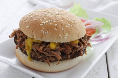 bun içinde domuz eti hamburger çekti