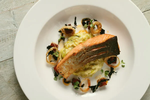 Healthy plated salmon fish meal — Stock Photo, Image