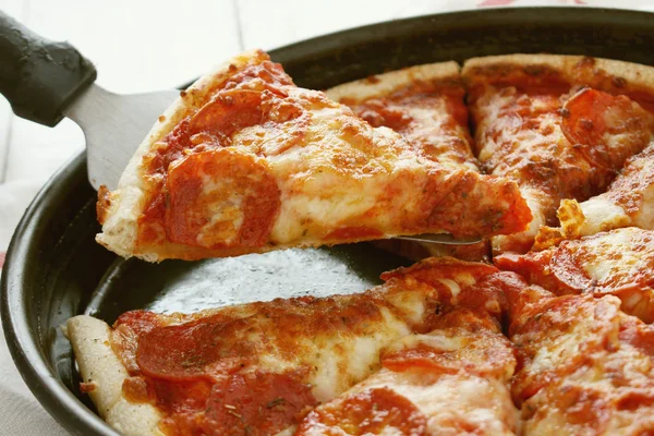 Vers gebakken pizza Pepperoni — Stockfoto