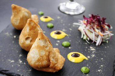 geleneksel Hint samosa meze