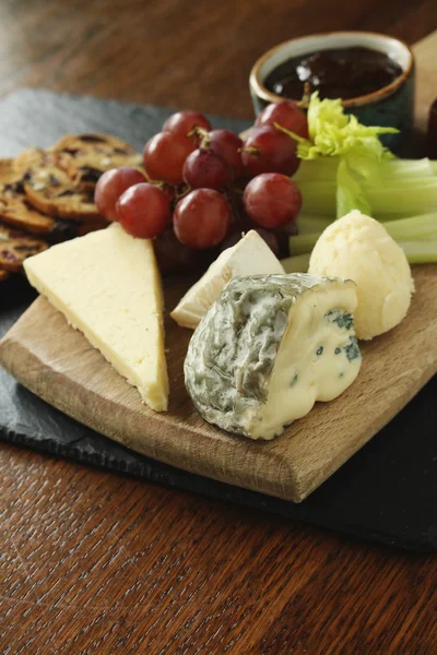 Tablero de selección de queso —  Fotos de Stock