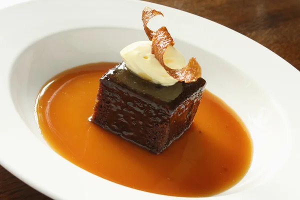 Sticky toffee pudding — Stock Photo, Image