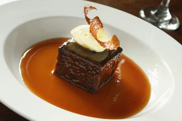 Sticky toffee pudding — Stock Photo, Image