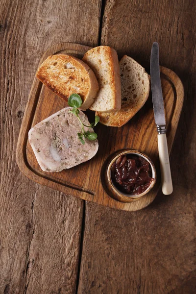 Pate med toast tallrik — Stockfoto