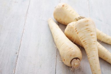 taze hasat parsnips