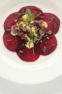 Pişmiş pancar salatası