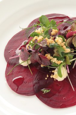 Pişmiş pancar salatası