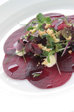 Pişmiş pancar salatası