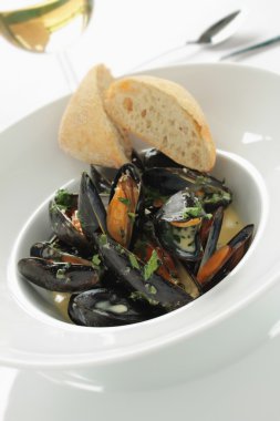pişirilmiş midye moules marinier