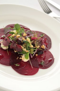 Pişmiş pancar salatası
