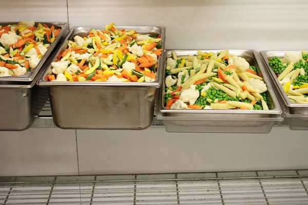 キッチンで野菜の準備 — ストック写真