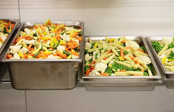 Preparación de verduras en la cocina — Foto de Stock