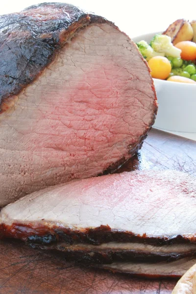 Traditional roast beef dinner — Stock Photo, Image