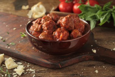 İtalyan spagetti köfteyle