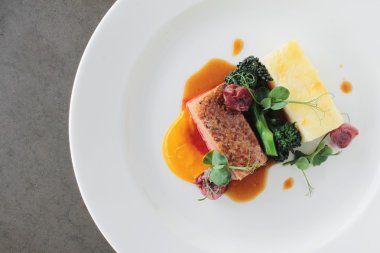 kaplama ördek meme yemek yemek