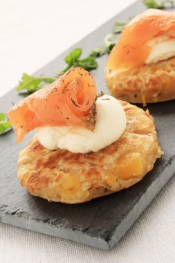 füme somon kanepeler