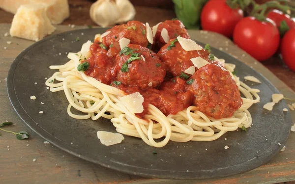 Traditional italian meatballs in tomato sauce — Stock Photo, Image