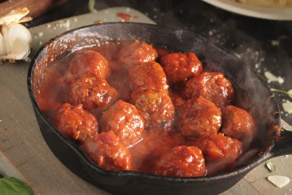 Boulettes de viande italiennes avec spaghetti — Photo