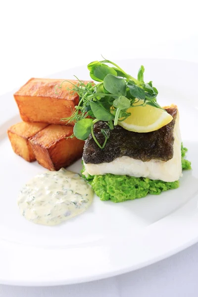 Plated fish meal — Stock Photo, Image