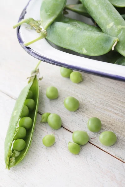 Guisantes de jardín frescos en vaina —  Fotos de Stock