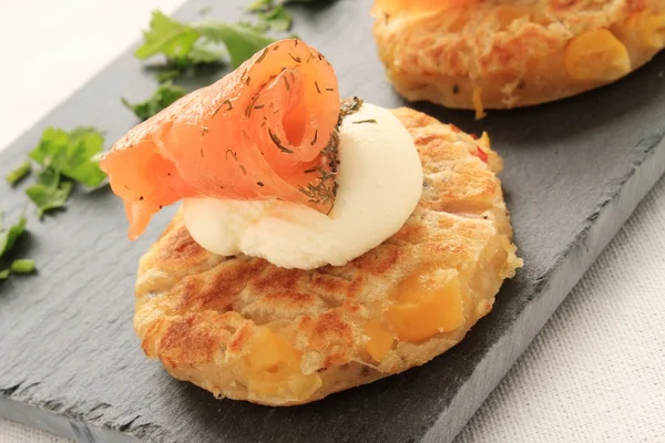 Smoked salmon canapes — Stock Photo, Image