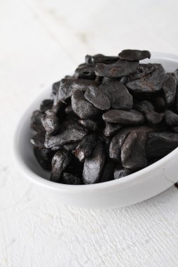 fermente sarımsak karanfil kase