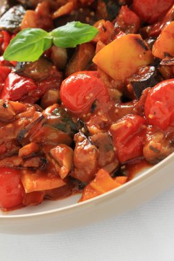 sağlıklı kavrulmuş sebze yemek