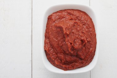 harissa chili yapıştırın tabak içinde