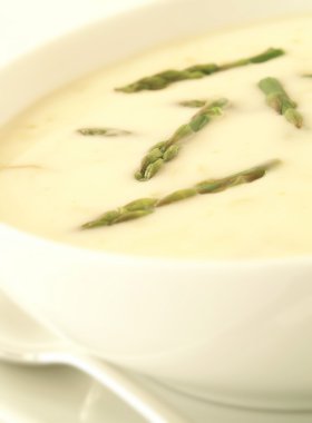 kabın içinde kuşkonmaz çorbası