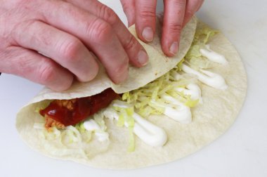 Şef hazırlanıyor tavuk sarma